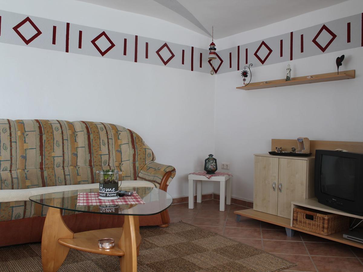 Spacious Bungalow Near Sea In Grundshagen 外观 照片